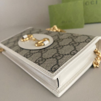 Bolsa Gucci com Detalhe Horsebit e Corrente