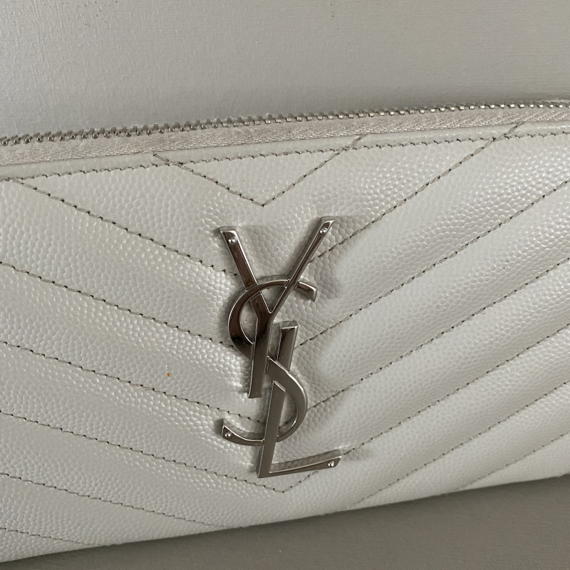 Carteira Yves Saint Laurent Monograma Couro Off-White - Nunca usada