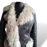 Casaco Prada Couro Cinza - Pelo de Carneiro - 38