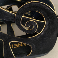 Sandália Chanel Black/Gold Suede Gladiator - 37