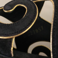 Sandália Chanel Black/Gold Suede Gladiator - 37