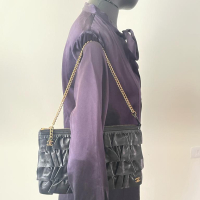 Clutch Chanel preta lambskin babados