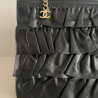 Clutch Chanel preta lambskin babados