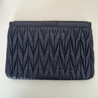 Clutch Miu Miu Matelassê Azul