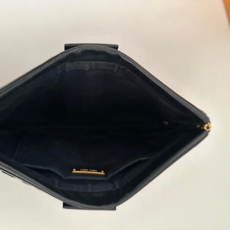 Clutch Miu Miu Matelassê Azul