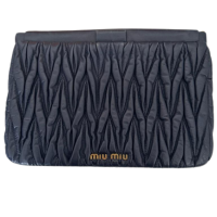 Clutch Miu Miu Matelassê Azul
