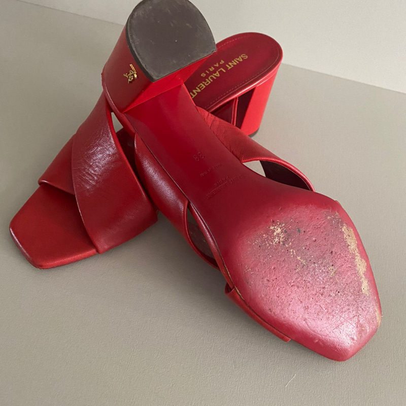 Mule Yves Saint Laurent Loulou Vermelha-37