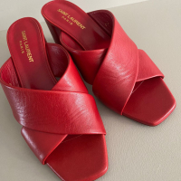 Mule Yves Saint Laurent Loulou Vermelha-37