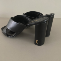 Mule Yves Saint Laurent Loulou Preto-39