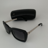 Óculos Chanel Embellished Preto 6047