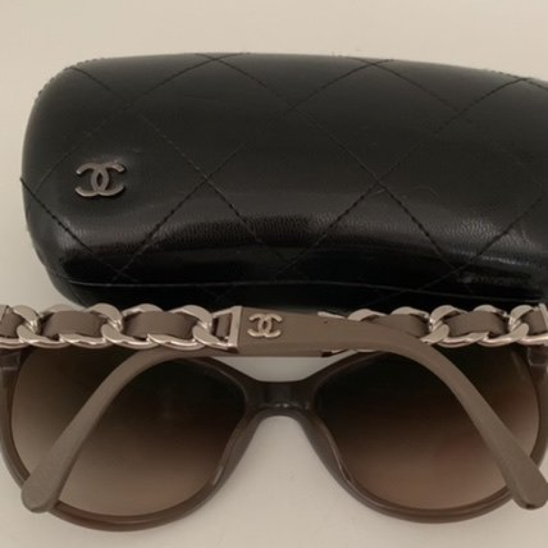 Óculos Chanel Marrom Embellished 5215 Óculos Chanel Marrom Embellished 5215