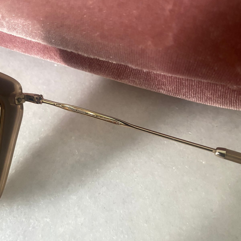 Óculos Miu Miu Nude 