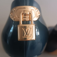 Peep Toe Louis Vuitton Verniz Azul Cadeado Dourado - 40
