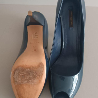 Peep Toe Louis Vuitton Verniz Azul Cadeado Dourado - 40