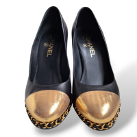 Scarpin Chanel Preto com Dourado 36