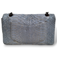 Bolsa Chanel Python Azul Claro com Fecho de Pérolas