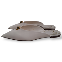 Mule Valentino Off White com Spike Dourada - 35