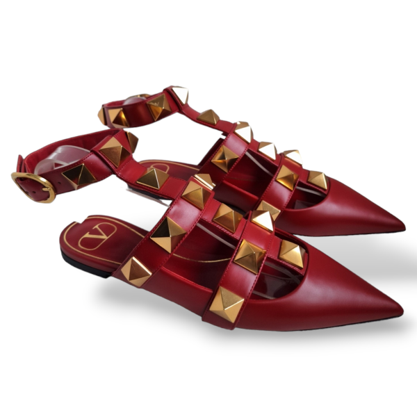 Sapatilha Valentino Roman Stud Vermelha com Spikes Dourados-35