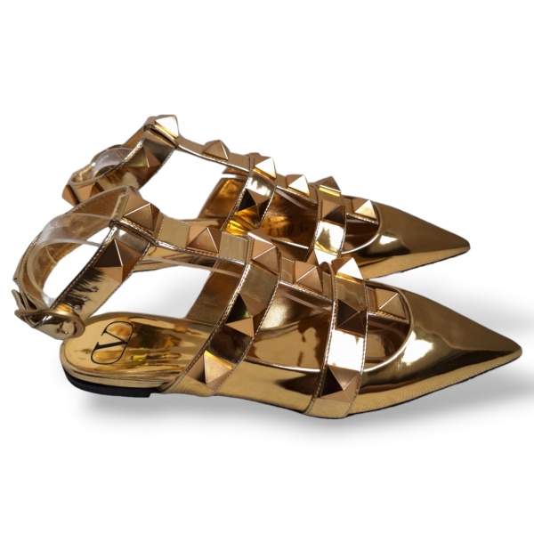 Sapatilha Valentino Roman Stud Dourada com Spikes Dourados-36
