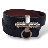 Pulseira Givenchy Preta em Couro com Ferragem Prata e Pérolas