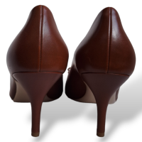  Scarpin Salvatore Ferragamo em Couro Caramelo-37