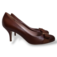  Scarpin Salvatore Ferragamo em Couro Caramelo-37