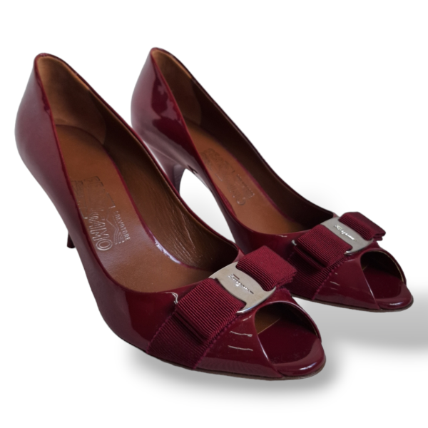 Peep Toe Salvatore Ferragamo em Couro Vinho-37
