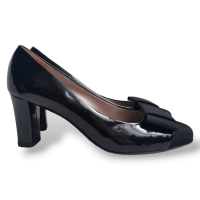 Scarpin Salvatore Ferragamo em Verniz Preto-37