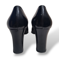 Scarpin Salvatore Ferragamo em Verniz Preto-37