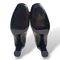 Scarpin Salvatore Ferragamo em Verniz Preto-37