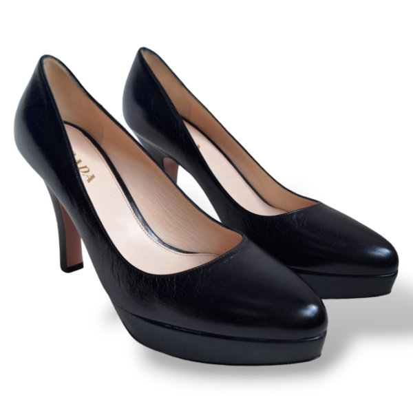 Scarpin Prada Preto em Couro Meia Pata-37