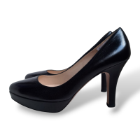 Scarpin Prada Preto em Couro Meia Pata-37