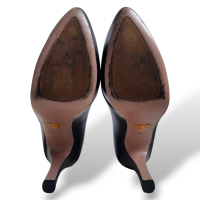Scarpin Prada Preto em Couro Meia Pata-37