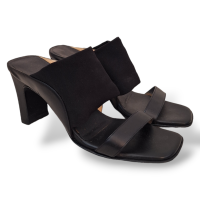 Sandália Salvatore Ferragamo Preta com Elástico