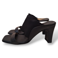 Sandália Salvatore Ferragamo Preta com Elástico