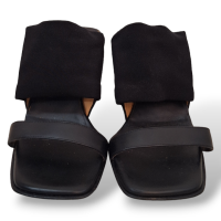 Sandália Salvatore Ferragamo Preta com Elástico
