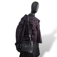 Bolsa Valentino Roman Stud The Handle Preta