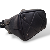 Bolsa Valentino Roman Stud The Handle Preta