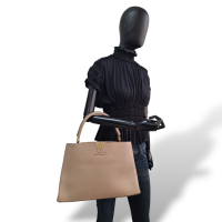 Bolsa Louis Vuitton Capucines Taupe