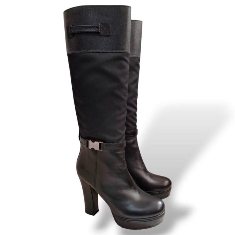Bota Prada de Cano Alto em Nylon e Couro - 37 Bota Prada de Cano Alto em Nylon e Couro - 37