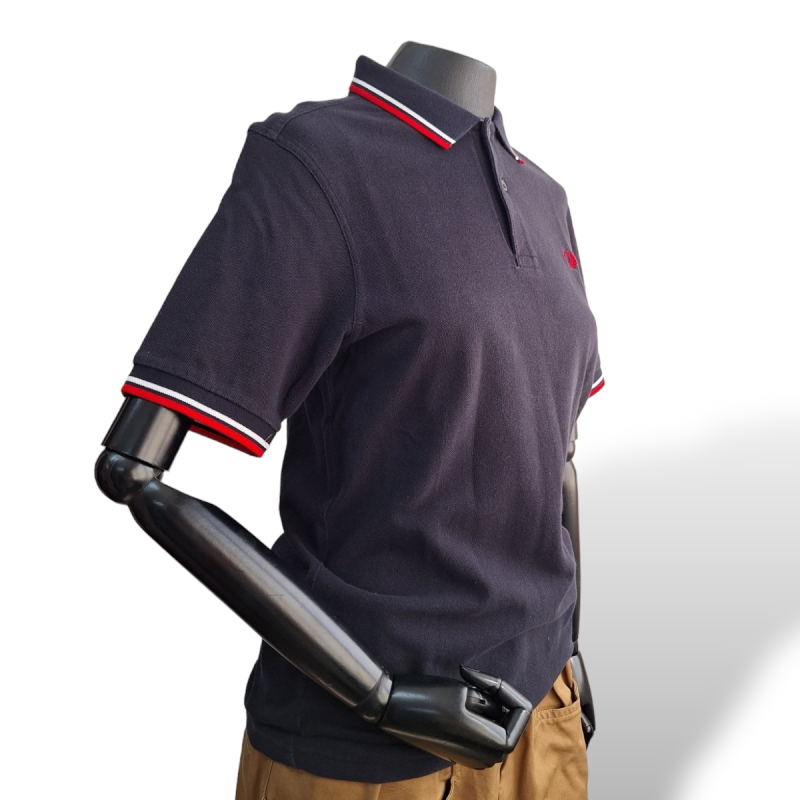 Camisa Polo Fred Perry Azul com Debrum Vermelho - M