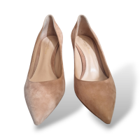 Scarpin Gianvito Rossi em Camurça Bege-36