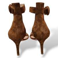 Sandália Gianvito Rossi em Camurça Caramelo-37