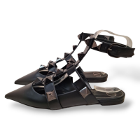 Sapatilha Valentino Garavani Roman Stud Preta com Ferragem Preta - 36