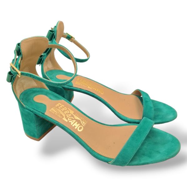 Sandália Salvatore Ferragamo em Camurça Verde - 35