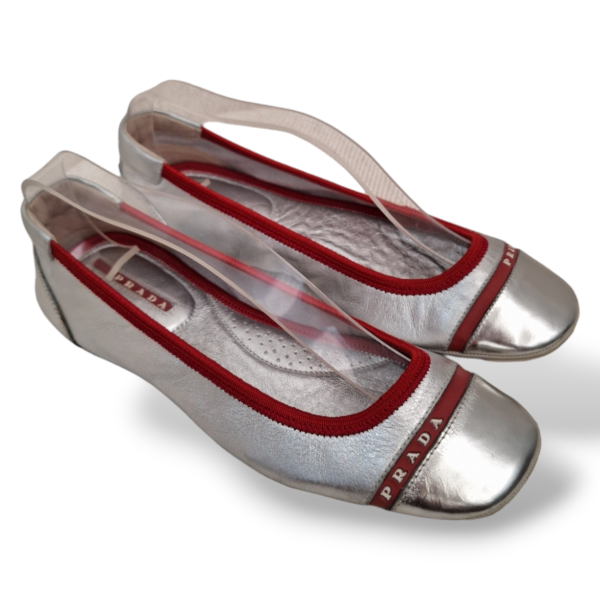 Sapatilha Prada Sport Prata com Debrum Vermelho-34