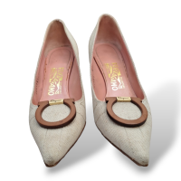 Scarpin Salvatore Ferragamo Off White com Fivela-35
