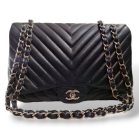 Bolsa Chanel Chevron Preta com Ferragem Prata