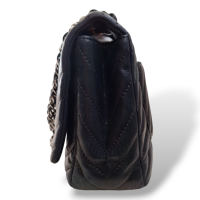 Bolsa Chanel Chevron Preta com Ferragem Prata