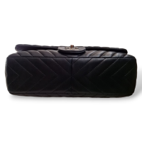 Bolsa Chanel Chevron Preta com Ferragem Prata